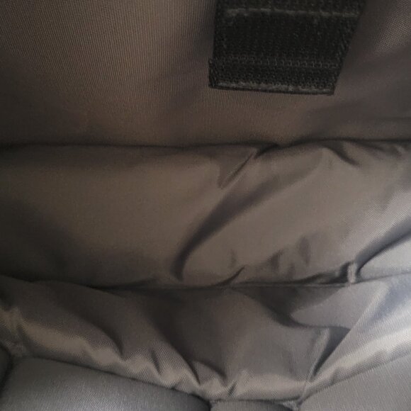 Jan Sport Messenger Computer bag w/padding. Color:Gray/Red - Picture 9 of 14